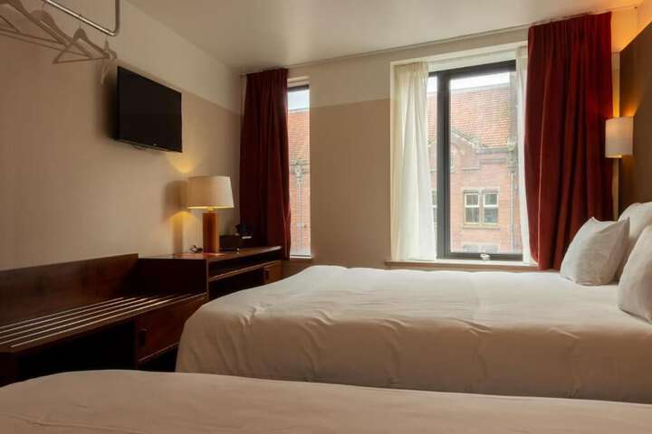 Room 48 of 71