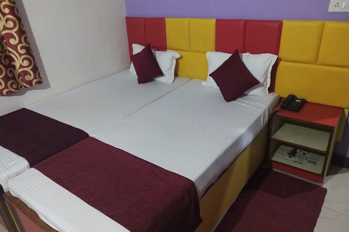 Room 6 of 10