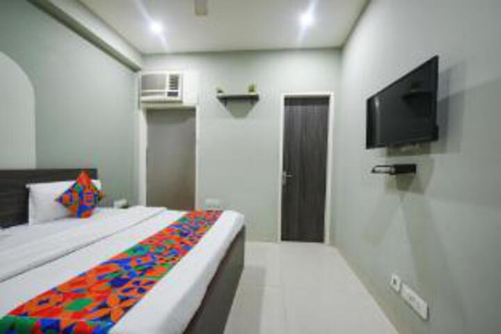 Room 8 of 32