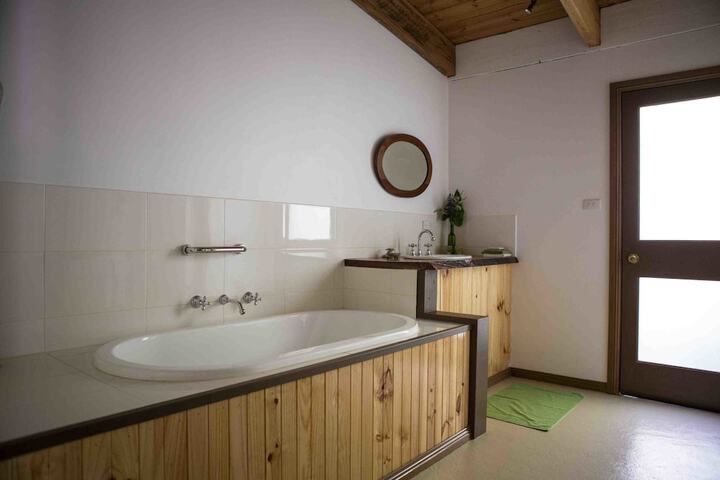Room 4 of 18