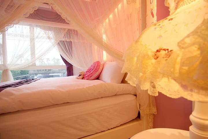 Room 13 of 25