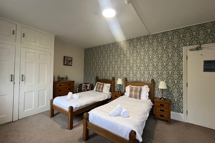 Room 53 of 86