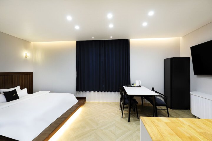 Room 15 of 61