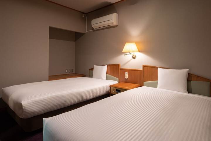Room 18 of 97