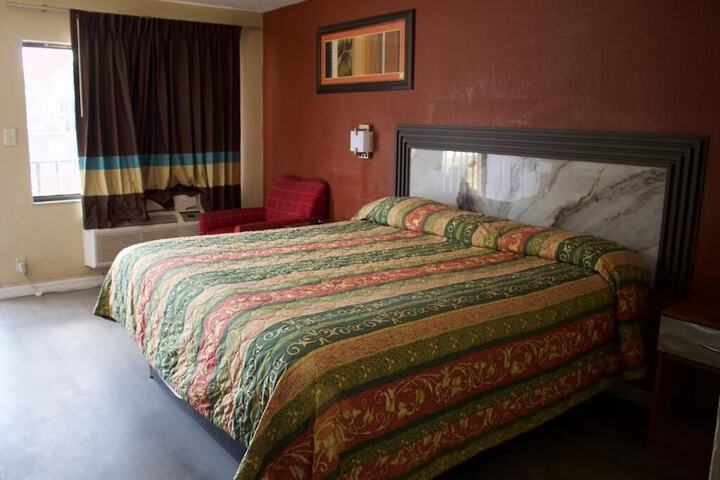 Room 4 of 20
