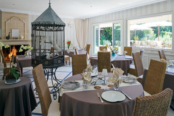 Dining 65 of 77