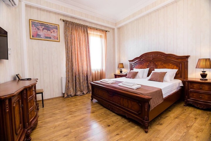Room 27 of 68