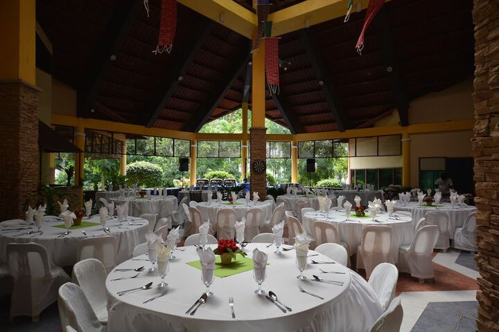 Ballroom/Hall 62 of 70