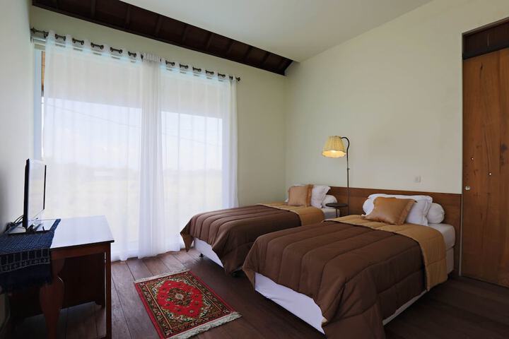 Room 4 of 20