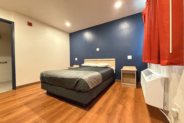 Room 10 of 24
