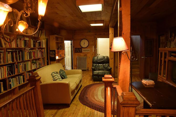 Lounge 95 of 128