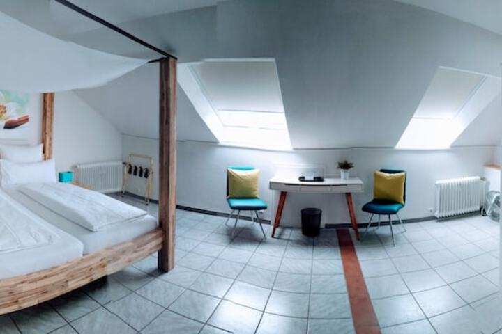 Room 6 of 21
