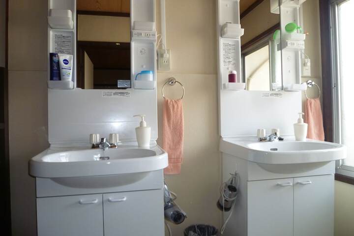 Room 7 of 12