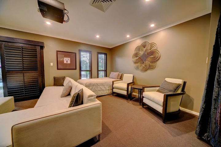 Room 7 of 28