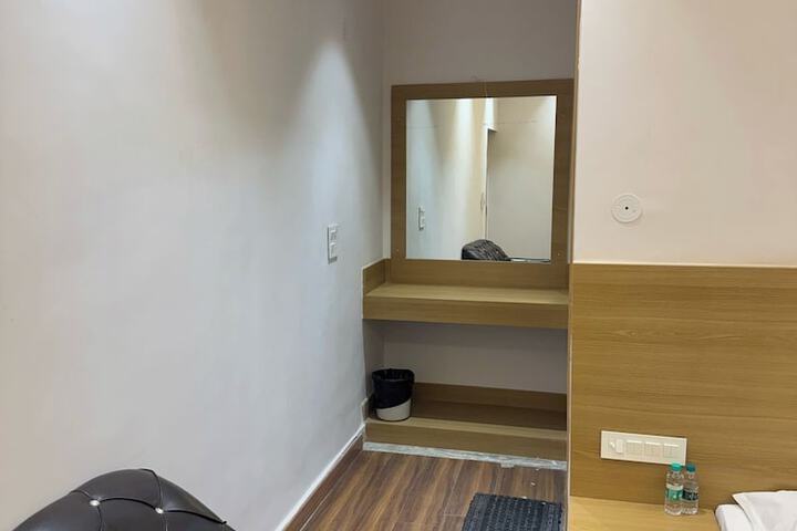 Room 8 of 47