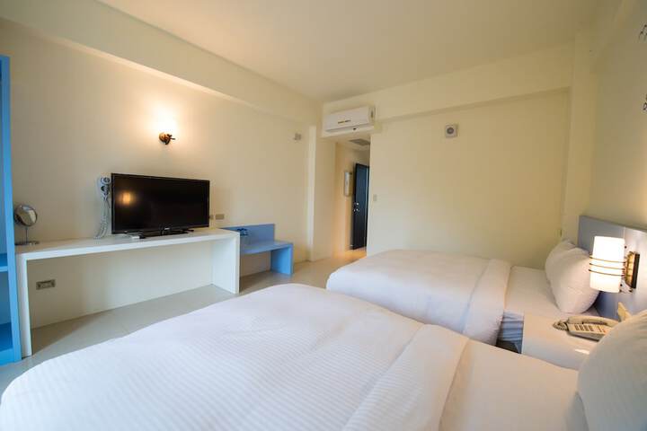 Room 8 of 48