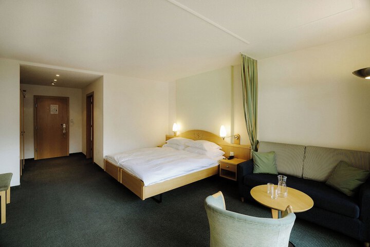 Room 16 of 97