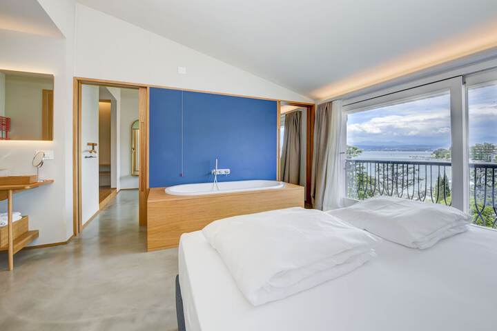 Room 72 of 164