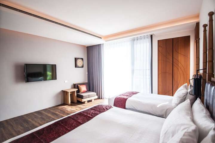 Room 50 of 80
