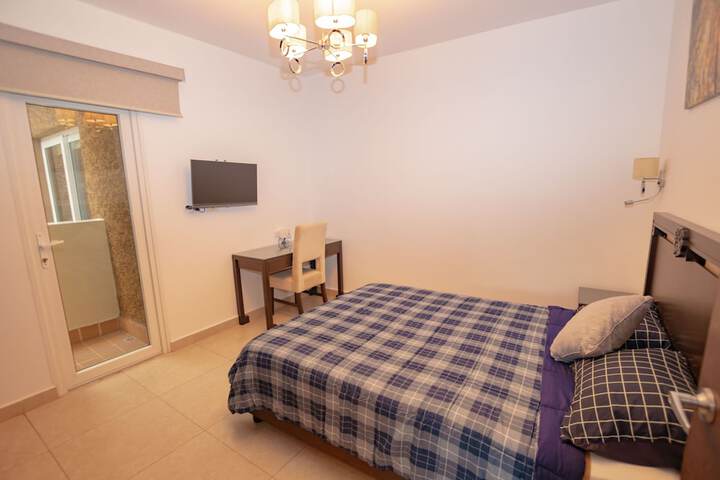 Room 4 of 96
