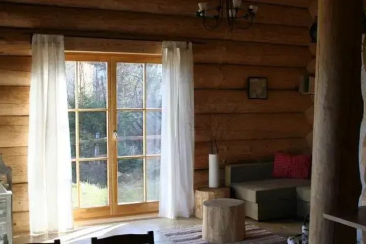 Room 4 of 18