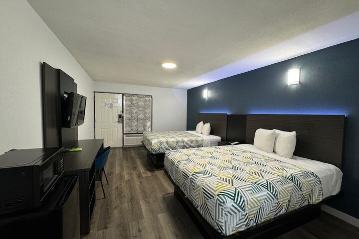 Deluxe Room 2 Queen Beds Refrigerator, Microwave (4 of 8)