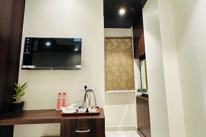 Room 2 of 9