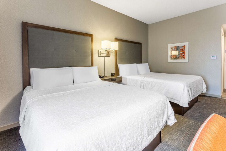 2 Queen Beds (4 of 5)