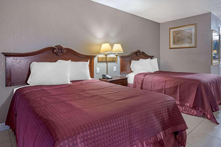 2 Double Beds (1 of 9)