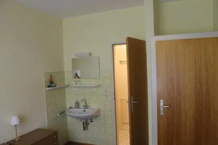 Room 9 of 14