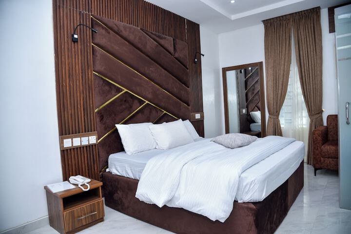 Room 12 of 30