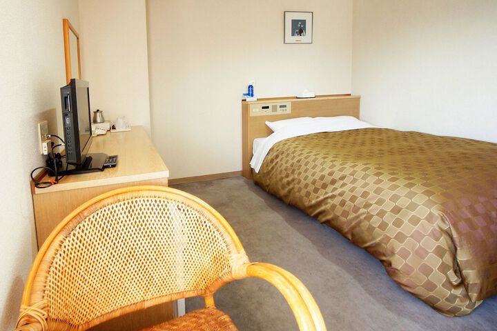 Room 13 of 33