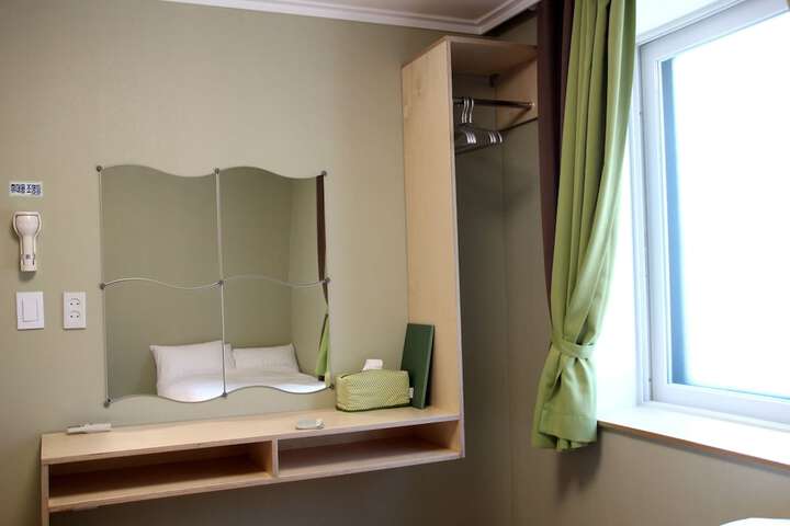 Room 17 of 68