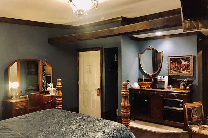 Room 27 of 95