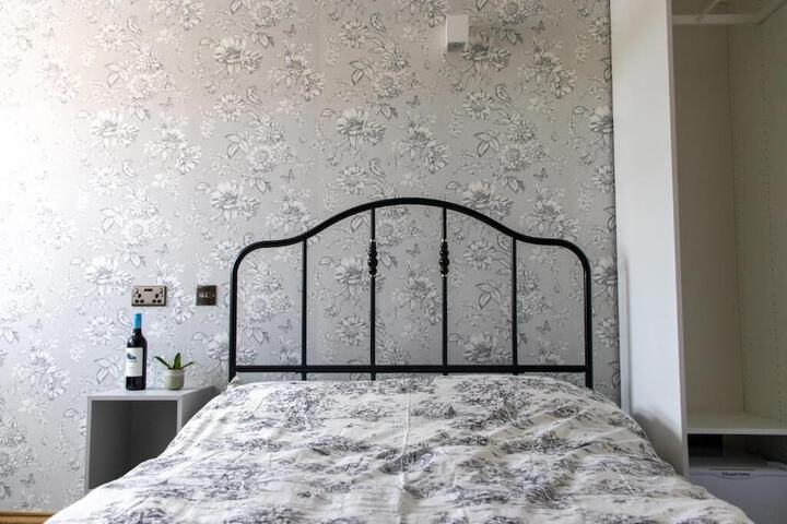 Room 8 of 37
