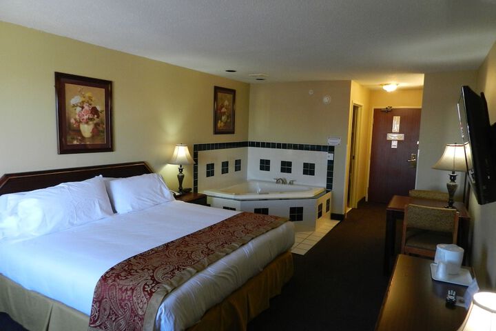 Studio King Size Bed (8 of 9)