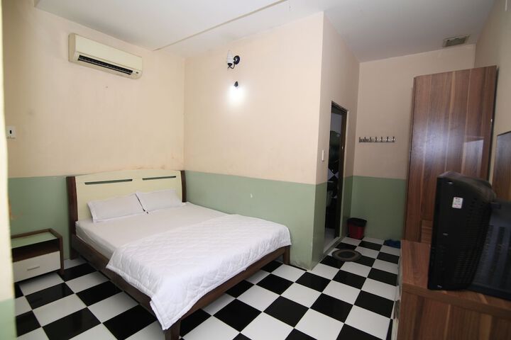 Room 3 of 51