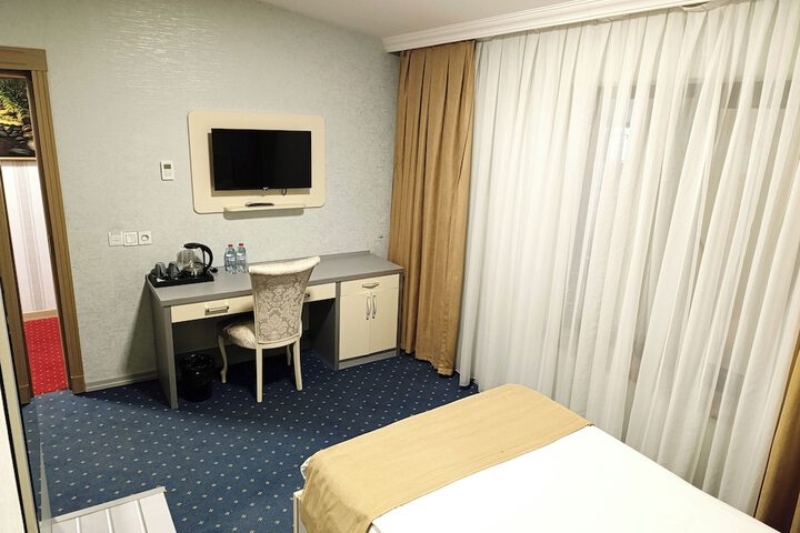 Room 10 of 72