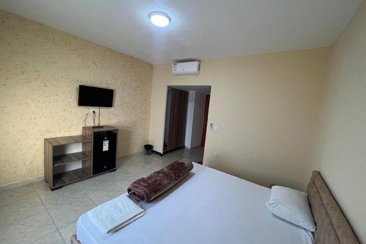 Room 2 of 24