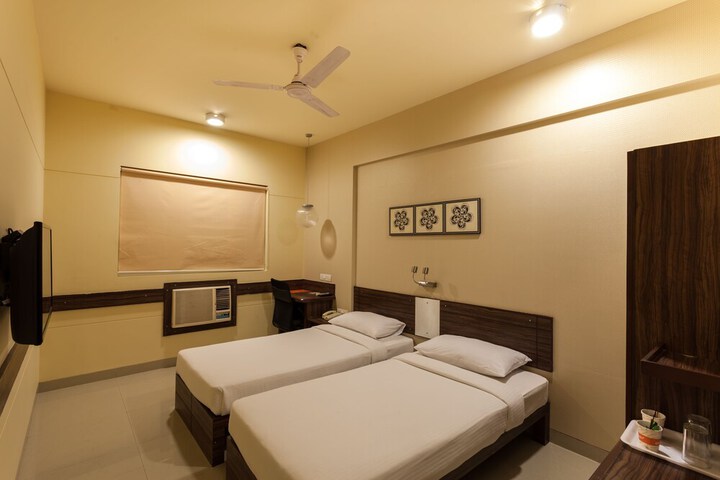 Room 8 of 43