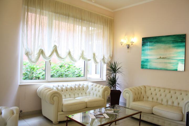 Entrance & Lobby