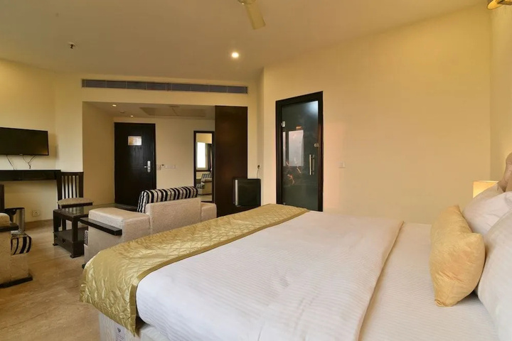 Room 5 of 18