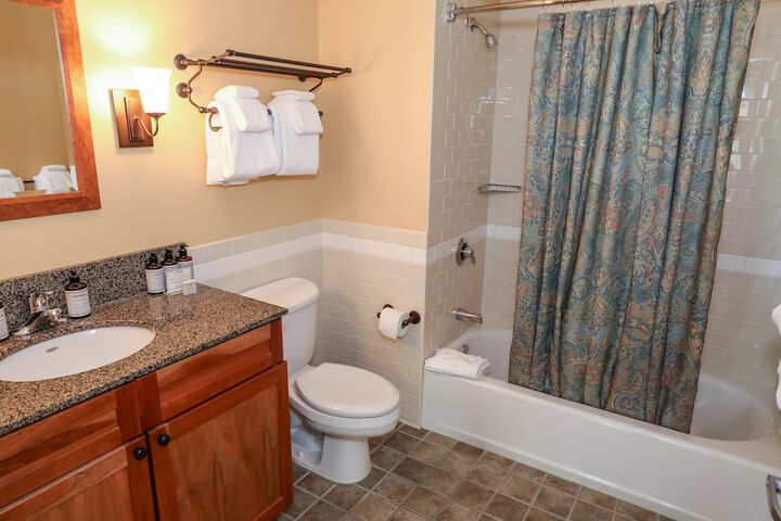 Standard Room, King or Two Doubles (13 of 19)
