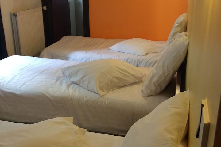 Room 6 of 33