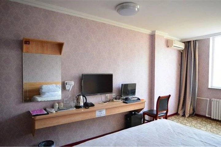 Room 10 of 18