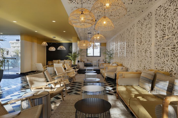 Entrance & Lobby