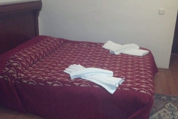 Room 4 of 28