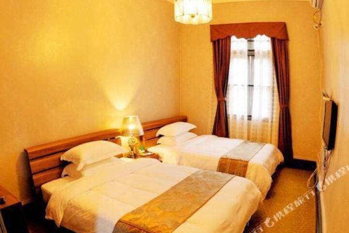 Cienlu Country Art Hotel