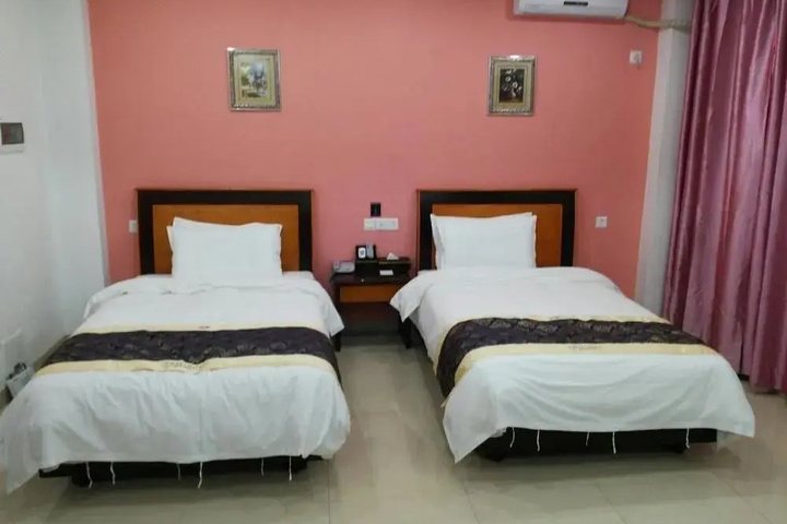Room 4 of 17