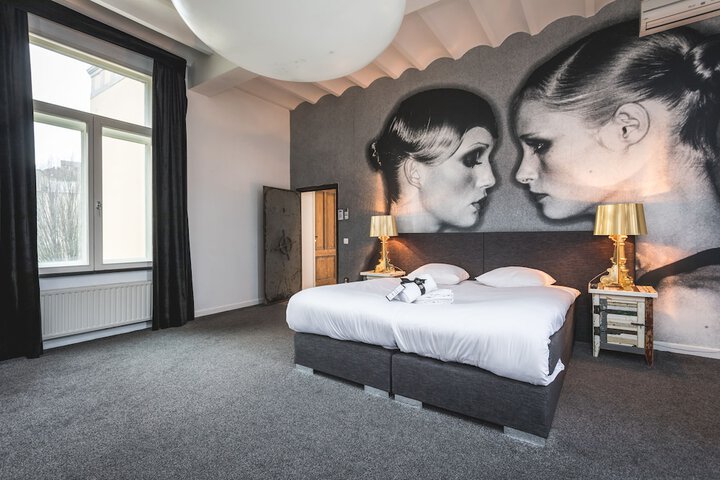 Room 15 of 214